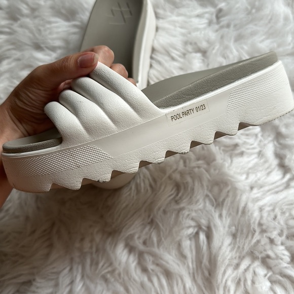 Pool party platform slide sandal by cougar - Picture 3 of 6